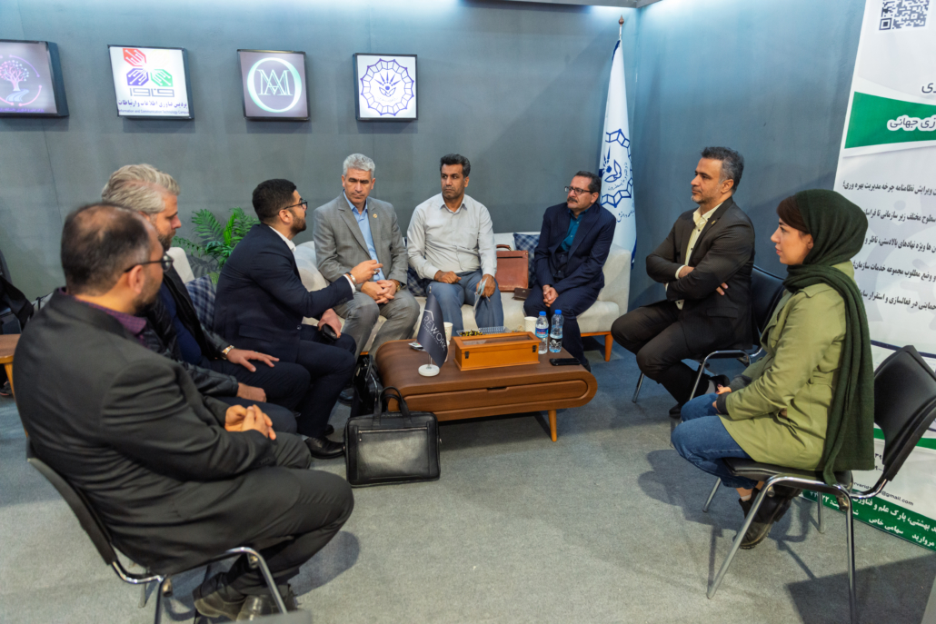 اساتید دانشگاه رازی در نمایشگاه الکامپ